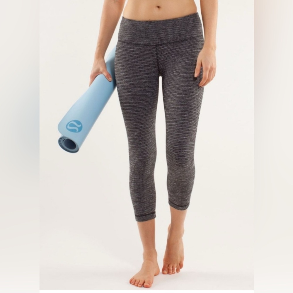 LULULEMON Gray Cropped Leggings